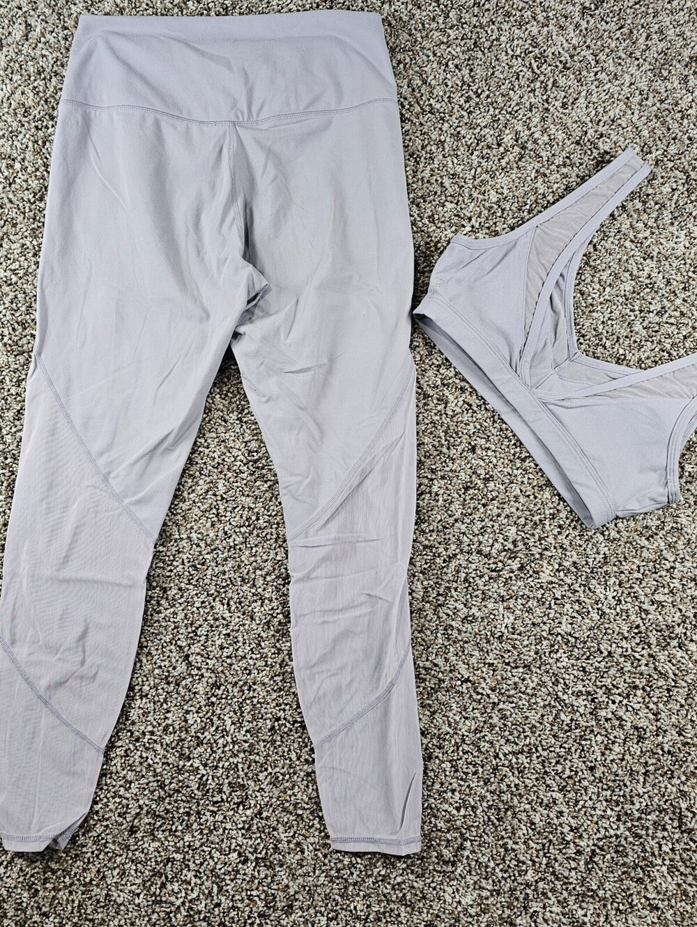 Fabletics Womens Sz S Workout Pants and Bra Set Light Lavender Purple Athletic - Picture 3 of 4